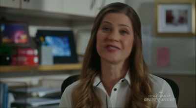 En je assistente?
-Dina McMillan? - Aurora Teagarden Mysteries: A Game of Cat and Mouse