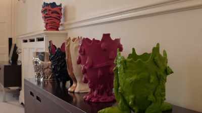 En mi vida, no vendo, - Blurred Lines: Inside the Art World