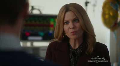 En nu wegwezen. Sally moet rusten.
-Veel beterschap. - Aurora Teagarden Mysteries: A Game of Cat and Mouse