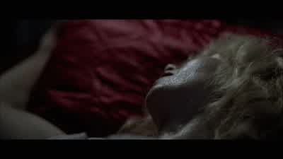 En unge... - Let the Right One In