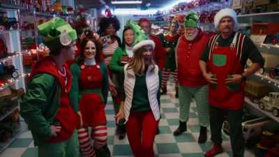 (energetic festive music)
(Van Clan cheering) - Holiday Road
