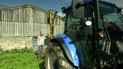 [engine rumbling] - Tractor Ted