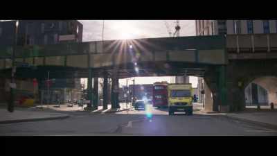 (engine starting)
(melodic upbeat music) - Bloods