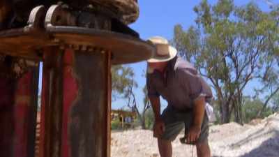 (ENGINE STARTS) - Outback Opal Hunters