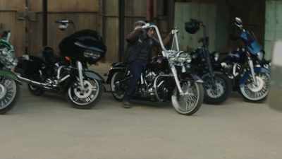 (engine turns over, revs) - Mayans M.C.