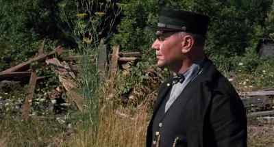 - [ Engineer] Almost there?
- It's just about three quarters. - Emperor of the North