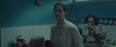 Enid, Fraser wants to see us.
Says it's urgent. - Censor