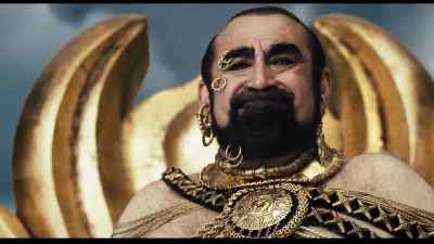 Enough of this
gratuitous video-game violence! - Meet the Spartans
