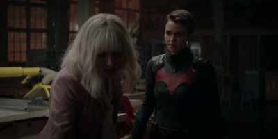 ENOUGH WITH THE GAMES.
YOU'RE NOT A HERO! - Batwoman
