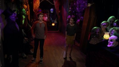 Enter, young teens. If you dare... - Fuller House