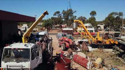 Er, I guess you'd spend
1,000 bucks a week...Yeah. - Outback Opal Hunters
