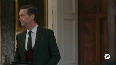 Er, Your Highness.
A word, if you please. - Royal-ish