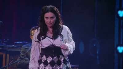 Era servitoarea lui Hitler - Alex Borstein: Corsets & Clown Suits