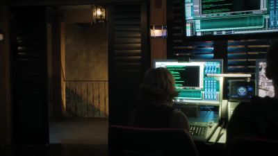 Eric, I need a license check. - NCIS: Los Angeles