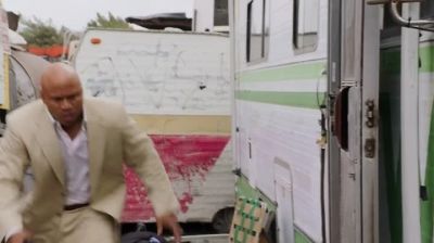 Eric, Nell, I need an ambulance.
I have an agent down! - NCIS: Los Angeles