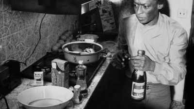 [Erin Davis] I remember
going to visit him a couple of times. - Miles Davis: Birth of the Cool