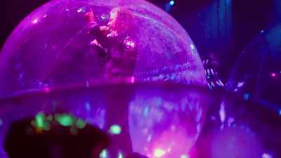 Erin and Jesse are in
bubble number three - The Flaming Lips Space Bubble Film