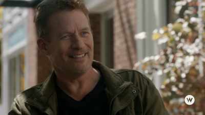 Err... yeah, it's just Sam now,
but wow, that's Mindy Modine. - Mid-Love Crisis