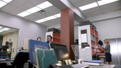 ERT's going over the alarm
system but this guy's a pro. - White Collar