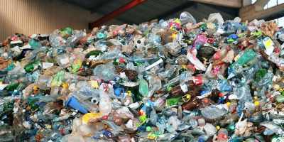 Es decir, cuando Coca-Cola, - Plastic People