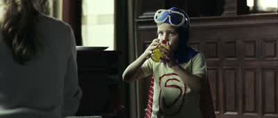 - Es la "S" de Simón. - The Orphanage