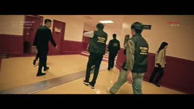 Ese tipo alto. - The Shadow's Edge