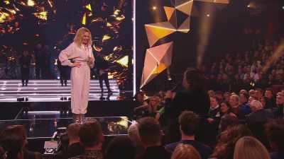 Especially your iconic dances.
Yes. - An Audience With Kylie