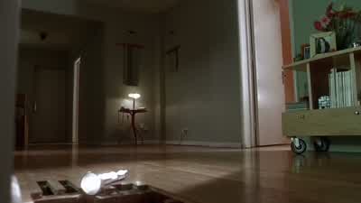 Está debajo de la sala. - Amores Perros