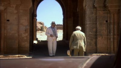 Et maintenant, mon colonel,
you are arrived? - Agatha Christie's Poirot