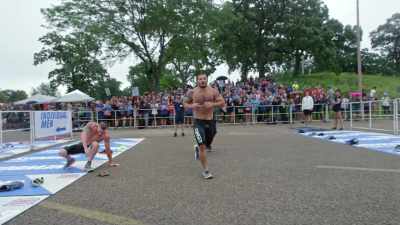 Et Mat Fraser met ses baskets. - The Redeemed and the Dominant: Fittest on Earth