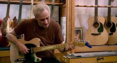 Et olisi ensimmäinen.
-Epäilen sitä. - Carmine Street Guitars
