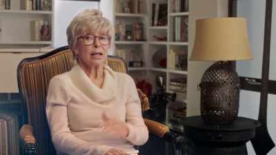 Eu estava toda arrumada,
e ele disse algo - Rita Moreno: Just a Girl Who Decided to Go for It