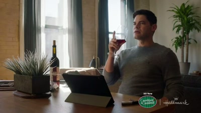 Eu não estou tentando
te pressionar a casar, Molly. - Hanukkah on Rye