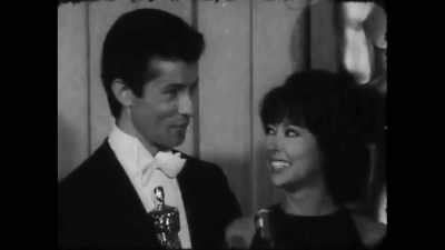 Eu vejo a justaposição
com o que ela se transformou - Rita Moreno: Just a Girl Who Decided to Go for It