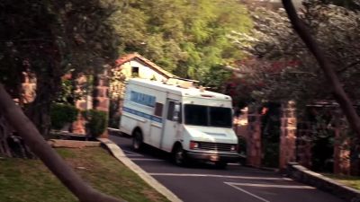 Evacuate the grounds now. Now! - Hawaii Five-0