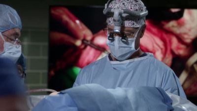 Evacuating the hematoma... - Grey's Anatomy