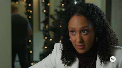Evan's gonna be the
Christmas Prince. - Inventing the Christmas Prince