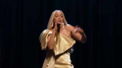 ♪ Eve be with you
day and night ♪ - Life-Size 2