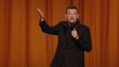 Even he's shrugging
his shoulders. Look. - Kevin Bridges: The Overdue Catch-Up