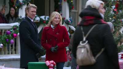 Even I can't believe
how many people are here. - Christmas on Windmill Way