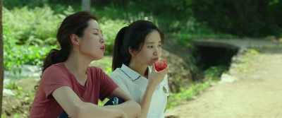 Even if it's thrown like that,
tomatoes will grow next year. - Little Forest