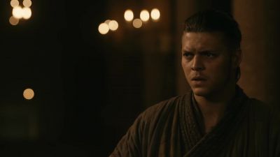 Even on the battlefield. [sniffles] - Vikings