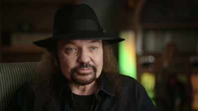 Even Ronnie was, you know,
behind the curtain going, - If I Leave Here Tomorrow: A Film About Lynyrd Skynyrd