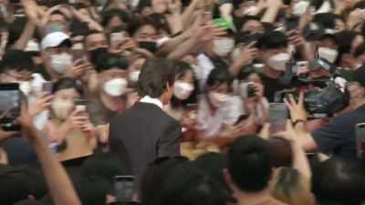 Even though there are tons
of great young actors - Tom Cruise: The Last Movie Star