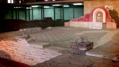 Even with its new structure, - Curse of the Ancients with Alice Roberts
