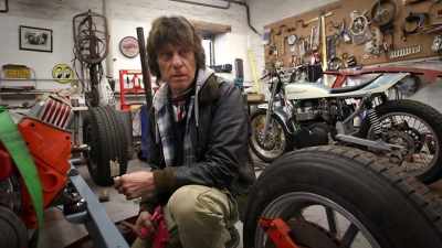 Even if you had
a professionally built car, - Jeff Beck: Still on the Run