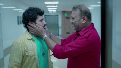 Even you were tiny, Rano. Come here. - Badnaam Gali