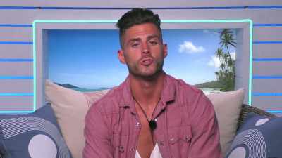 >> EVERY GIRL IN THERE SHOULD BE
THREATENED. - Love Island