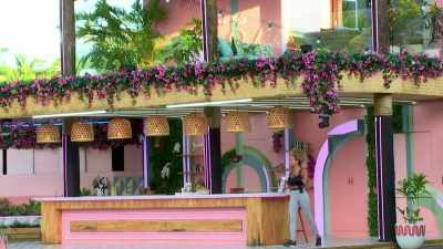 ♪ EVERY LITTLE THING IS GOING TO
BE ALL RIGHT ♪ - Love Island
