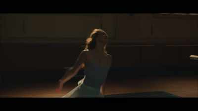 ♪ Every need in silvery
bleeding ♪ - The Red Shoes: Next Step